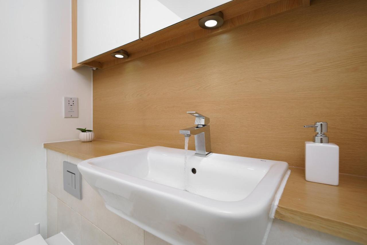 Stylish Fully-Equipped One Bedroom Apartment With Extra Sofa Bed, Free Secure Parking, Onsite Gym, 24Hr Security & Concierge London Bagian luar foto