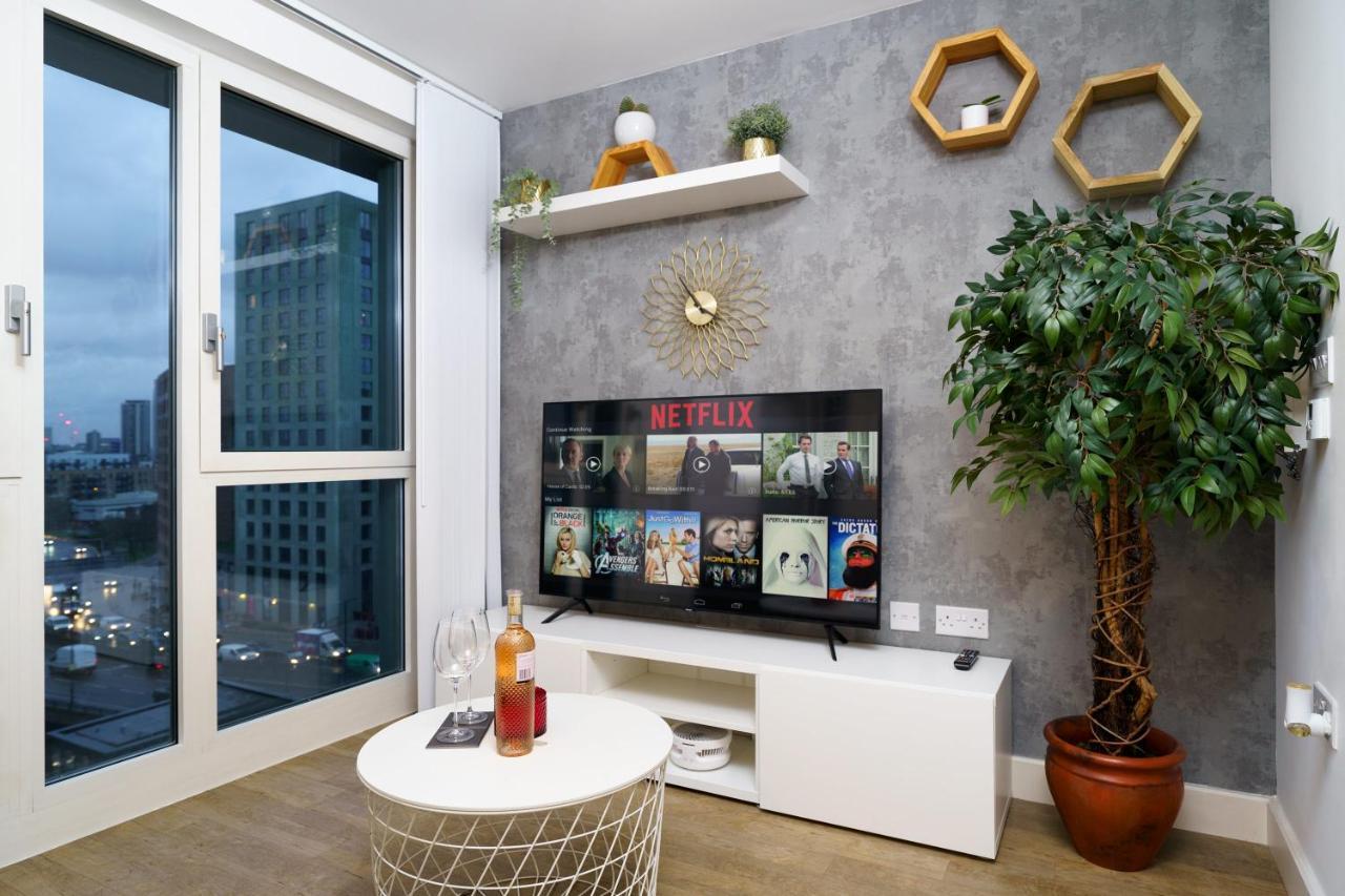 Stylish Fully-Equipped One Bedroom Apartment With Extra Sofa Bed, Free Secure Parking, Onsite Gym, 24Hr Security & Concierge London Bagian luar foto